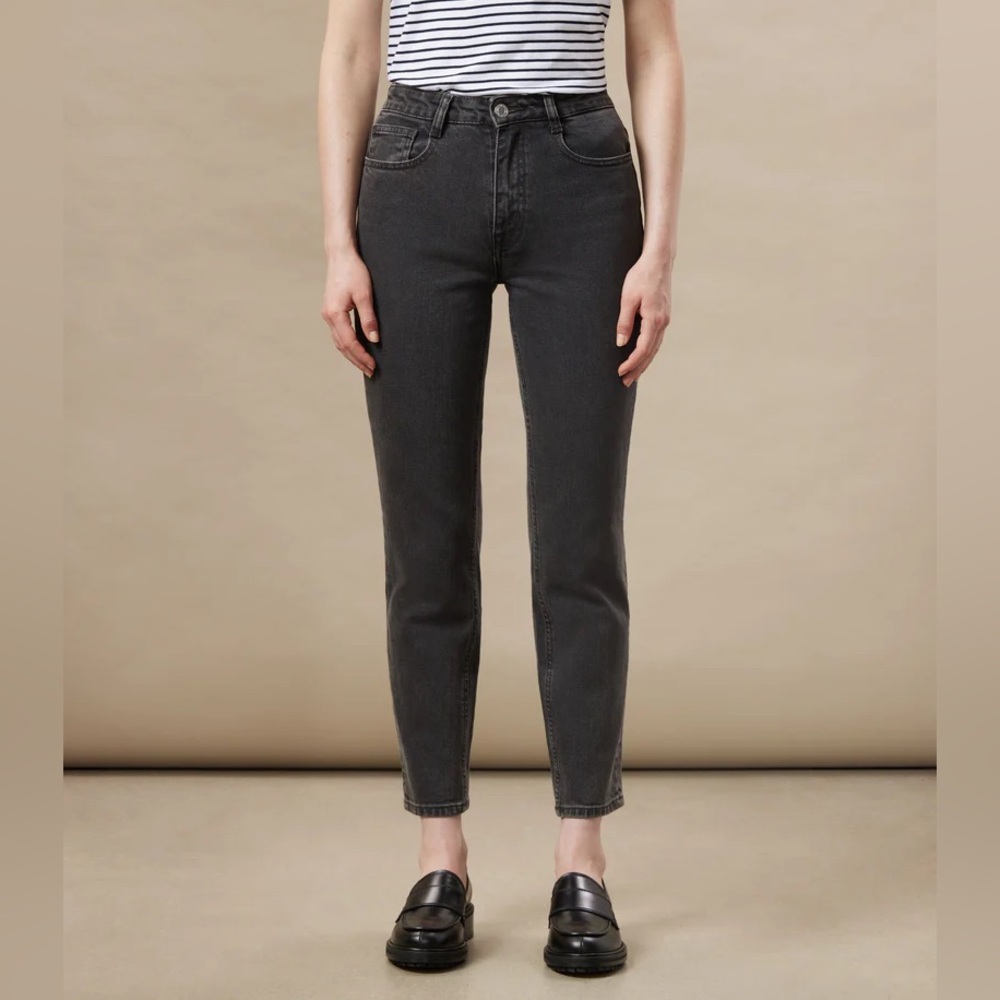 Frank And Oak The Stevie Tapered Jean in Black 🐈‍⬛ • US 27